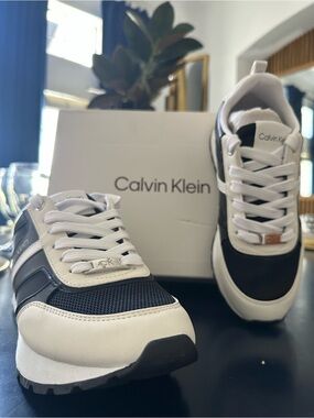 New in box, Calvin Klein Carlla women’s Black & White Low-Top Sneakers size 7